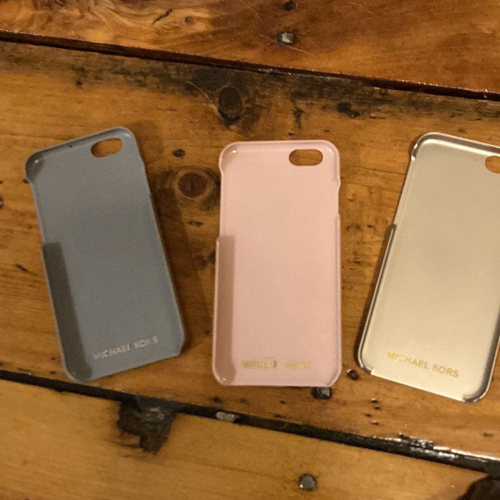 Assorted michael kors iphone cases - Picture 2 of 3